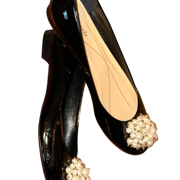 Kate Spade Black Patent Vilette Pearl Cluster Flats Shoes Cocktail 10M Italy - Picture 3 of 7